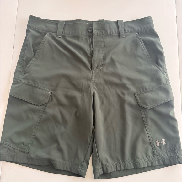 Under Armour Men's Olive Cargo Shorts - Picture 1 of 4